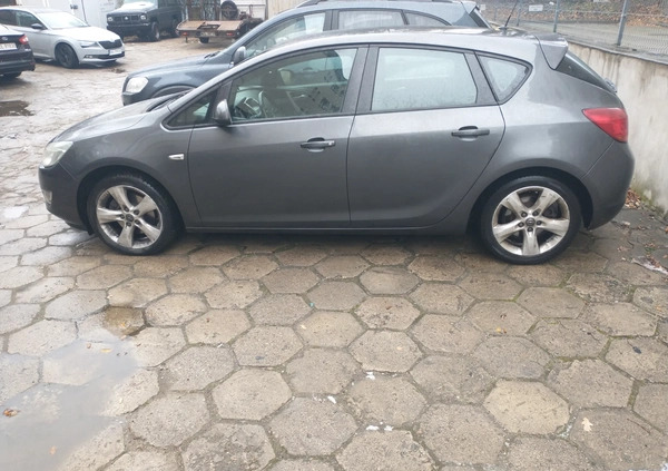 Opel Astra cena 20000 przebieg: 265000, rok produkcji 2012 z Olsztyn małe 92